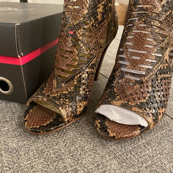 Vince Camuto Open Toe Bootie - Picture 3 of 10